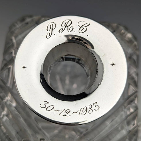 1981年 英国ヴィンテージ カットガラス 角型デキャンタ 純銀装飾 2100g